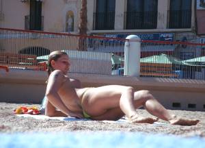 Amateur-Topless-Girls-on-Beach-Voyeur-Candids-07bqqeqybs.jpg