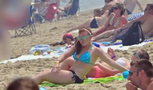 A Day On The Beach e7bqps0uhi