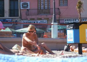 Amateur Topless Girls on Beach Voyeur Candids-b7bqqgcima.jpg