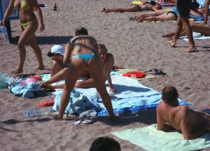 Amateur-Topless-Girls-on-Beach-Voyeur-Candids-p7bqqh1gjr.jpg