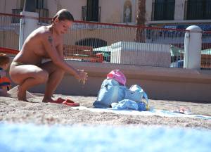 Amateur Topless Girls on Beach Voyeur Candids-d7bqqeolgq.jpg