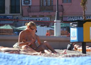 Amateur-Topless-Girls-on-Beach-Voyeur-Candids-f7bqqft3me.jpg