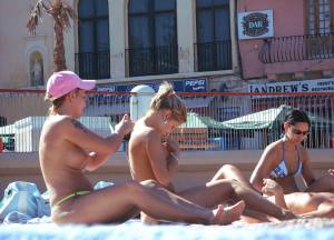 Amateur Topless Girls on Beach Voyeur Candids-u7bqqe214y.jpg