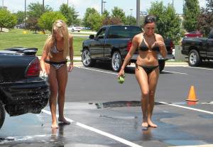 Bikini Carwash Babes n7bqs4j10a