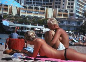 Amateur-Topless-Girls-on-Beach-Voyeur-Candids-67bqqhg2b2.jpg