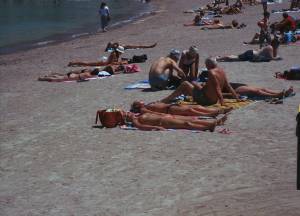 Amateur Topless Girls on Beach Voyeur Candids-77bqqe5yt6.jpg