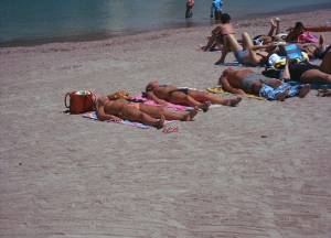 Amateur Topless Girls on Beach Voyeur Candids-x7bqqe75pe.jpg