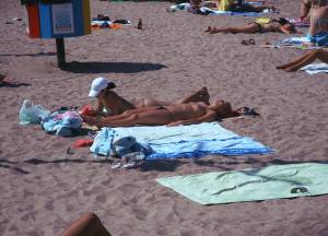 Amateur Topless Girls on Beach Voyeur Candids-g7bqqhidke.jpg