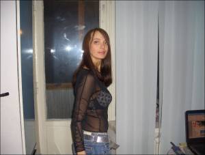 Young brunette wife at home [x28]-77bqqicxtm.jpg