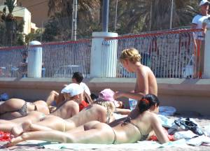 Amateur Topless Girls on Beach Voyeur Candids-x7bqqhb6yl.jpg