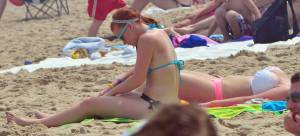 A Day On The Beach y7bqps2rwo