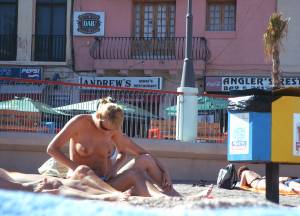 Amateur Topless Girls on Beach Voyeur Candids-37bqqfoxzi.jpg