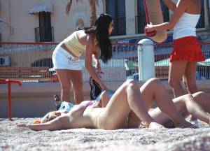 Amateur Topless Girls on Beach Voyeur Candids-g7bqqf6u7f.jpg