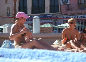 Amateur Topless Girls on Beach Voyeur Candids-l7bqqgitc3.jpg