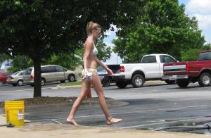 Bikini Carwash Babes q7bqs5dker