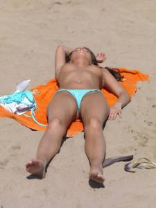Exclusive Cute Girl Beach Candid d7brebrowm