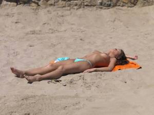 Exclusive Cute Girl Beach Candid o7brebutqt