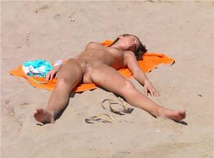 Exclusive-Cute-Girl-Beach-Candid-j7bredd1rc.jpg