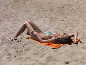 Exclusive Cute Girl Beach Candid u7brecedp5