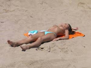 Exclusive-Cute-Girl-Beach-Candid-j7brebtrmr.jpg