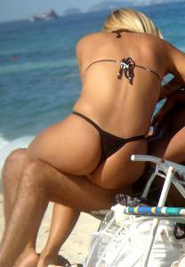Girl-with-sexy-ass-on-the-beach-u7brhxrhkp.jpg