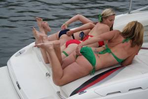 (HQ PICS) set 4 hot ass girls at the lake-f7bsbdsnpr.jpg