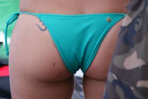 (HQ PICS) Amazing Bikini Girl At The Lake s7bsbdnw01