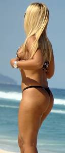 Girl with sexy ass on the beach-h7brhx0xp7.jpg