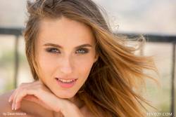 Rena Shine - x99 - 5000x3334  b7bu3026bs