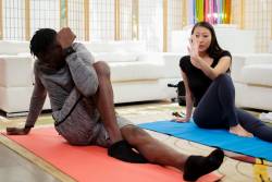 Sharon Lee Breaking Yoga 100x 1920x1280 67bui6viun
