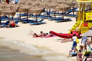 Italian mom caught topless in Psarou and Ornos beach,Mykonos!-h7btradt2o.jpg