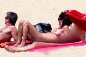 Italian mom caught topless in Psarou and Ornos beach,Mykonos!-a7btrabby2.jpg