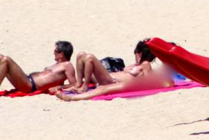Italian-mom-caught-topless-in-Psarou-and-Ornos-beach%2CMykonos%21-i7btracagn.jpg