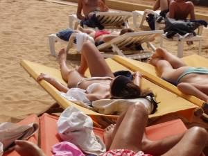 Italian Beach Spy Visible Teen Pussy b7btpknuwf