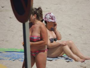 Bikini milf with very big tits 67bwvs342v