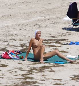 Miami-Beach-2010-Nice-Topless-Girl-o7bwtep4j7.jpg