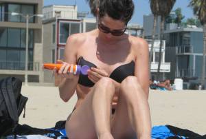 MILF On The Beach Visible Pussy Voyeur d7bwt7gjnw