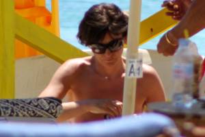 Mature caught topless in Paraga beach, Mykonos e7bwteinb6