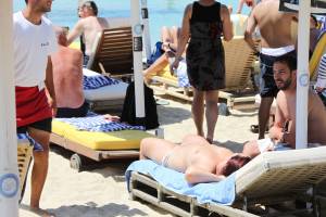 Large-young-woman-in-topless-in-Platys-Gialos%2C-Mykonos-a7bwr0vga7.jpg