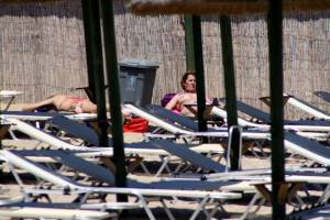 Mix of topless girls caught in Mykonos Greece-i7bwufff5i.jpg