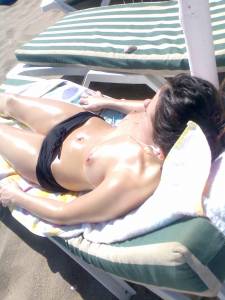 MUSIC MASTER (topless girl beach) k7bwujgyzb