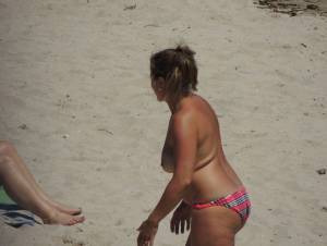 Bikini milf with very big tits k7bwvs56mr