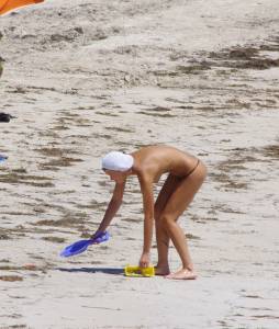 Miami Beach 2010 - Nice Topless Girl 37bwtekm2a
