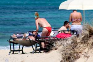 Mature babe caught topless in Plaka beach, Naxos x37-27bwsknklo.jpg