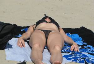 MILF On The Beach Visible Pussy Voyeur f7bwt6vsw4