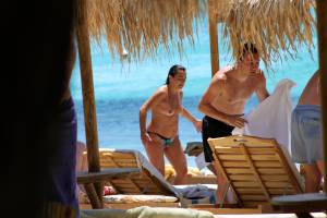 Mix-of-topless-girls-caught-in-Mykonos-Greece-o7bwufv6xs.jpg