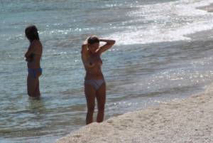 Babe I caught topless in Kalafatis beach, Mykonos-o7bx8apcep.jpg