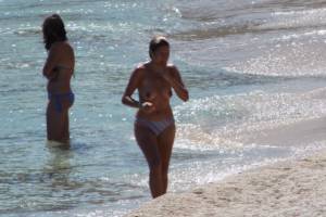 Babe I caught topless in Kalafatis beach, Mykonos 77bx8anszy