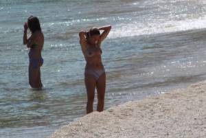 Babe I caught topless in Kalafatis beach, Mykonos-x7bx8aqkyl.jpg