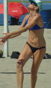 Athletic bikini MILF bending over to stretchu7bx6vtqlc.jpg